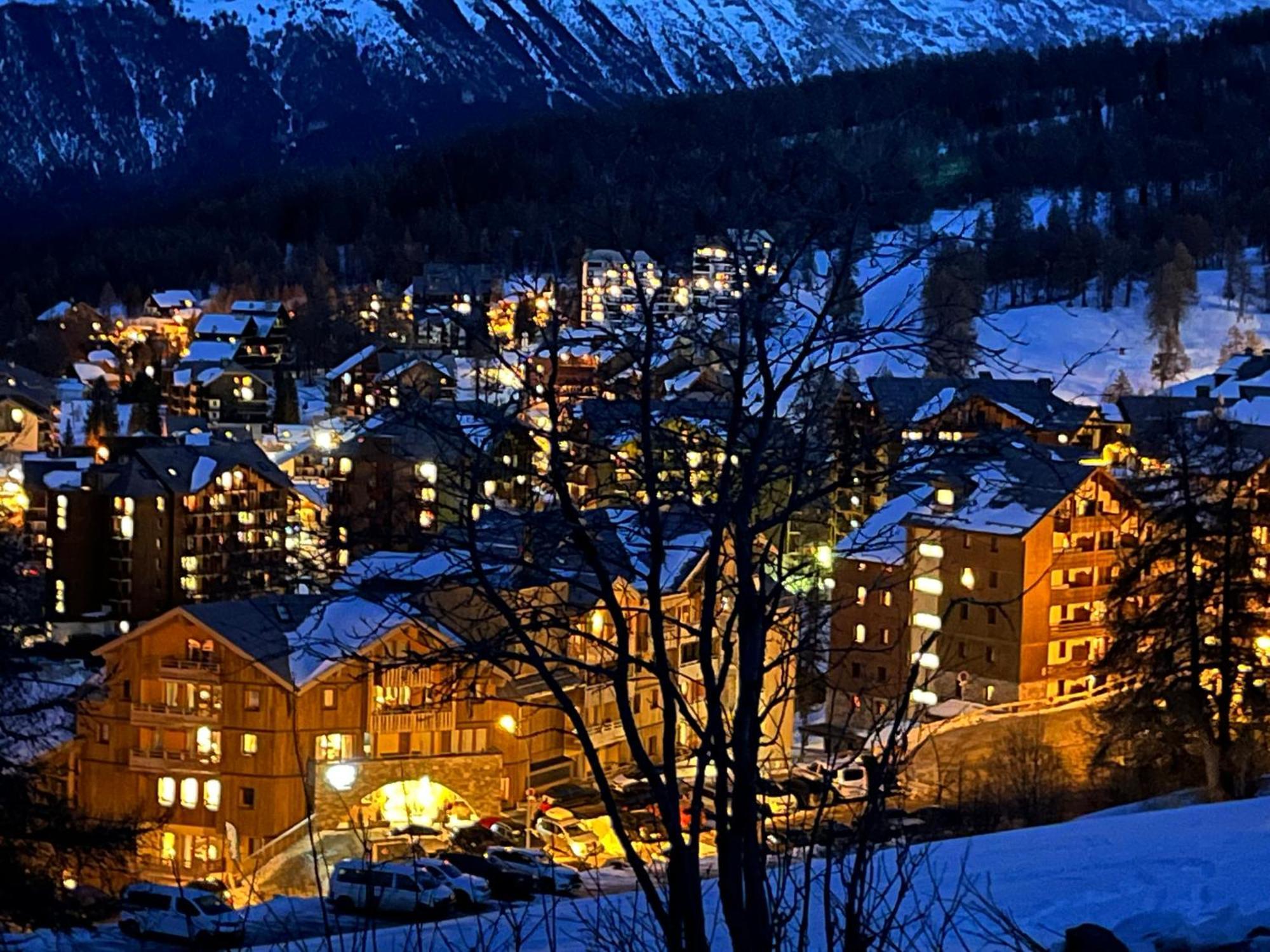 Le Perce-Neige Centre Station Apartment Ризул Екстериор снимка